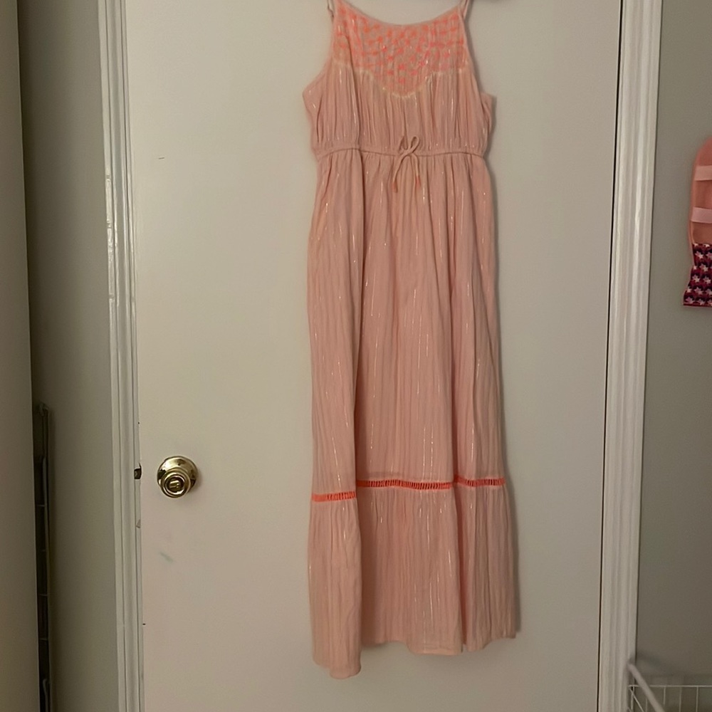 very cute pink dress.